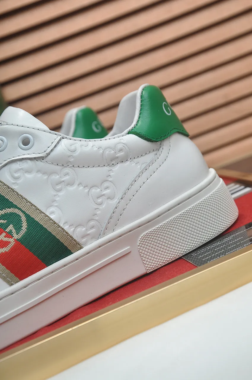 Men's shoes 💰480💶【GUCCI】1:1 men's sports shoes from the official website are now on the market. They are made of original silk cowhide + first-layer sheepskin lining, plus the original 1:1 comfortable outsole from the official website. Fashionable and versatile, super comfortable and breathable! Available in 2 colors: black, standard shoe size 38/45 (custom-made size 45 is non-refundable)